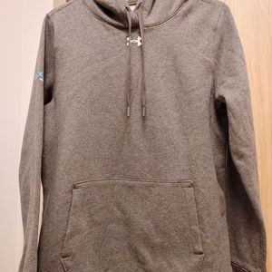 Woman's Grey under armor Medium pullover hoodie